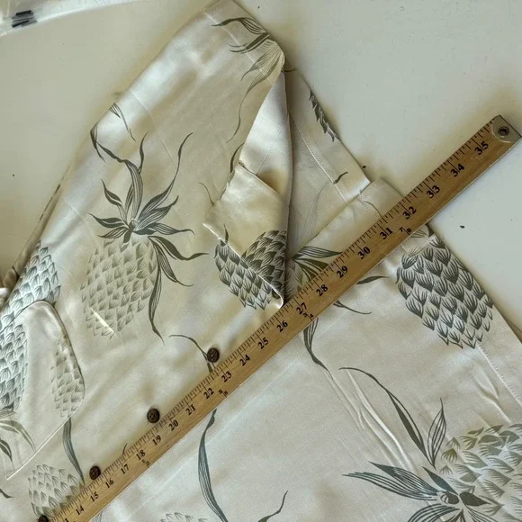 Tommy Bahama Mens Large 100% Silk Off White Pineapple Print Camp Shirt STAINED - Picture 7 of 7